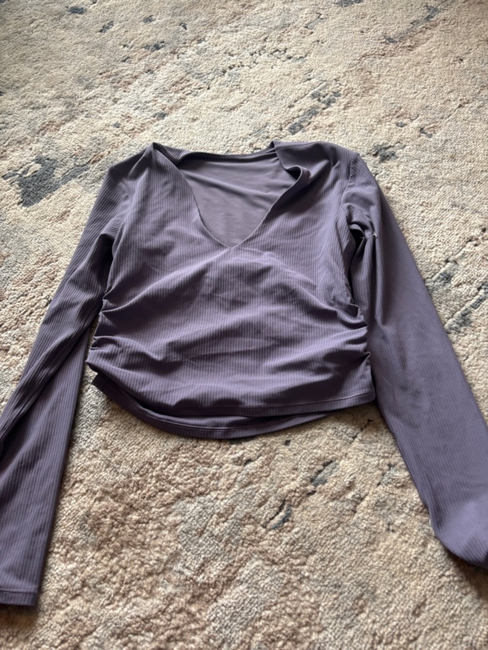 Lululemon Ready to Rulu long Sleeve V-Neck Ribbed Top in Dusty Purple size 6